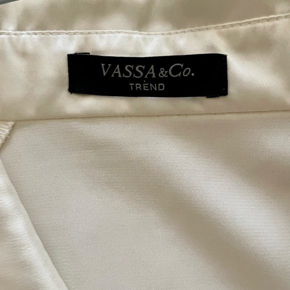 White bubble sleeves blouse size XS. - Picture 3 of 3